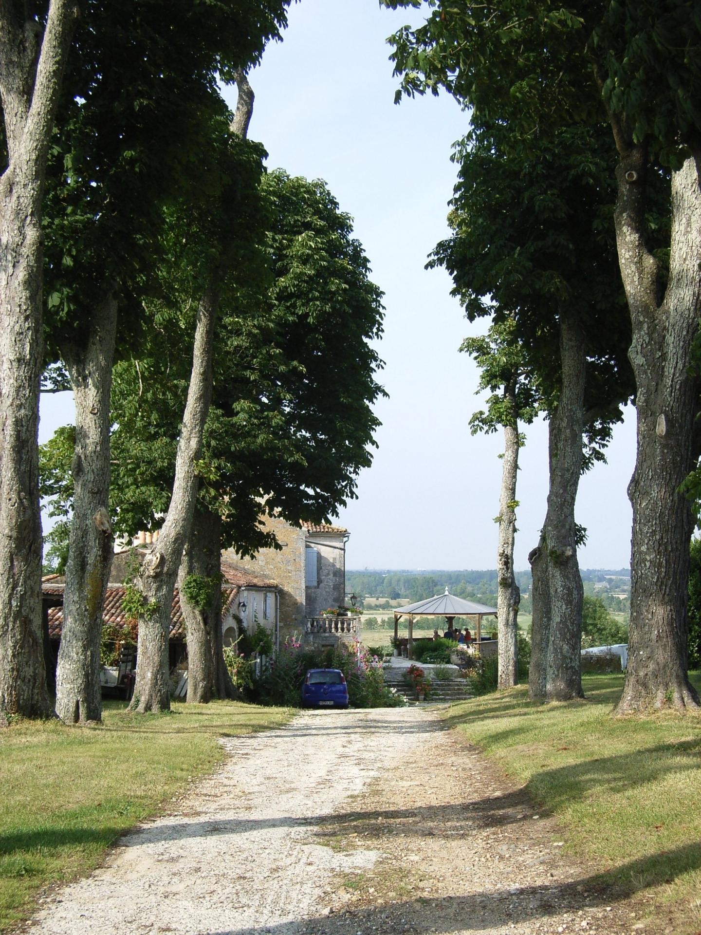 le-petit-logis-allee